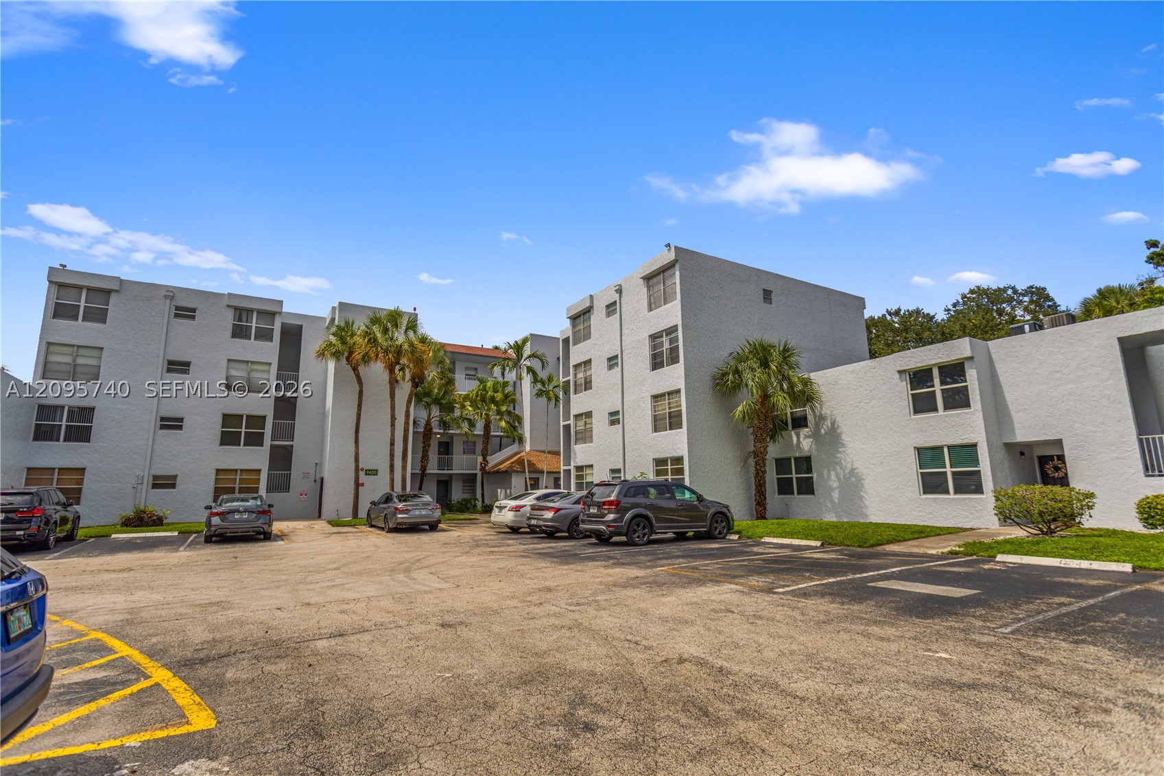9400 Live Oak Pl 103 — photo