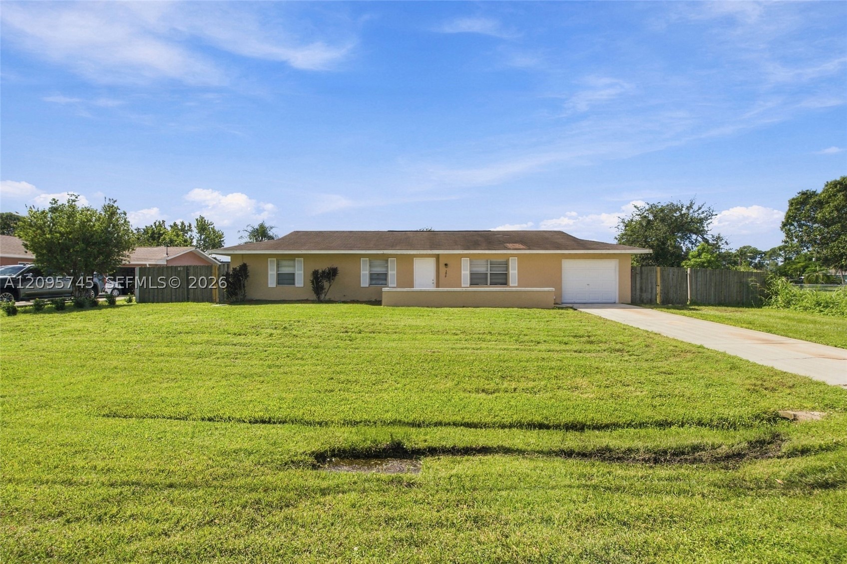 392 NW Ferris Dr — photo