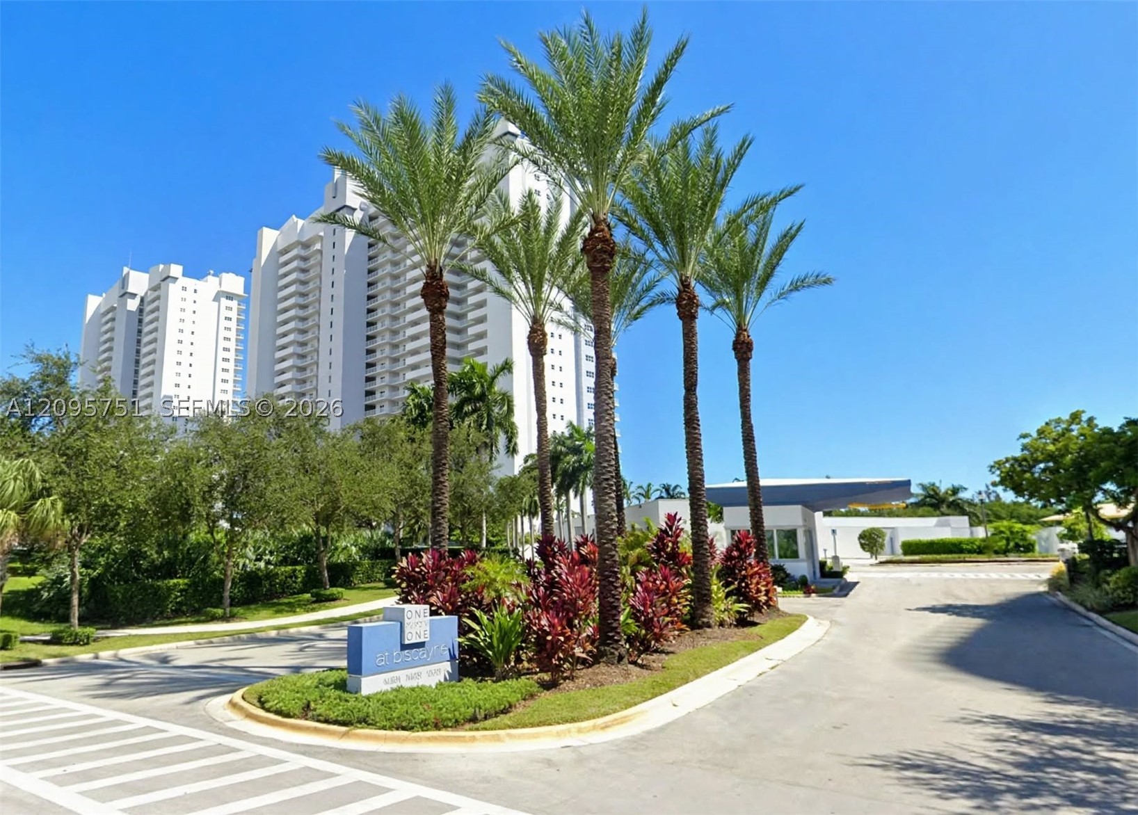 15051 Royal Oaks Ln 1704 — photo