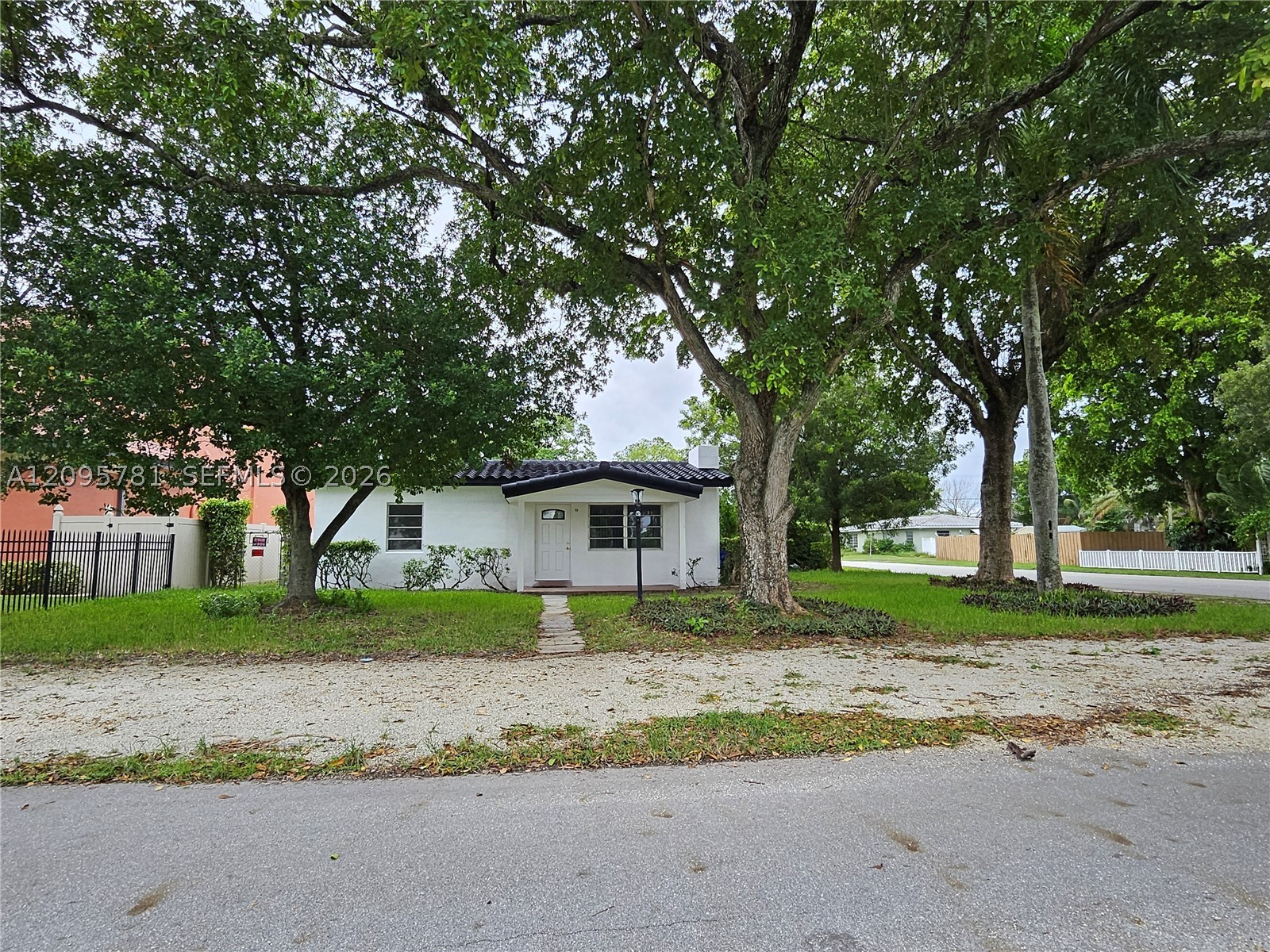 700 NE 7th St — photo