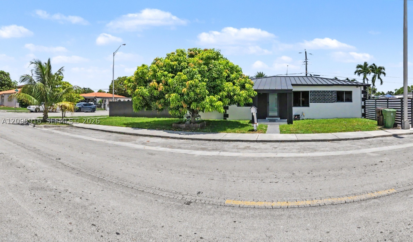 331 W 40th Pl — photo