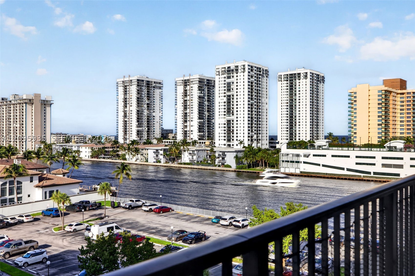 1000 Parkview Dr 715 — photo
