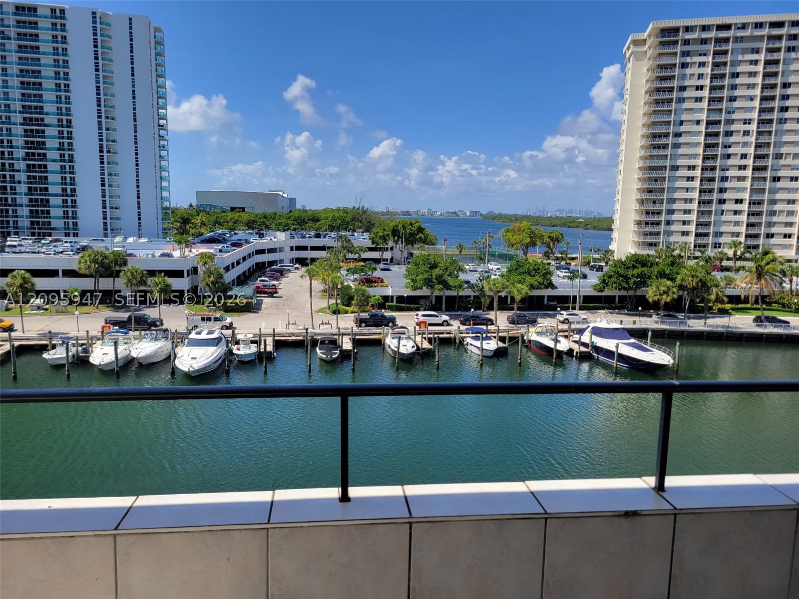 220 Kings Point Dr 606 — photo