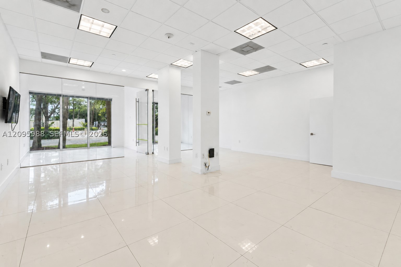 19370 Collins Ave Cu-3 — photo