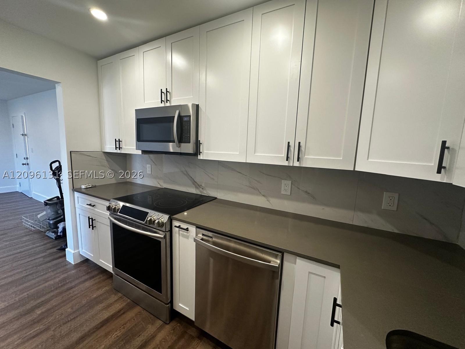 770 NE 128th St 303 — photo