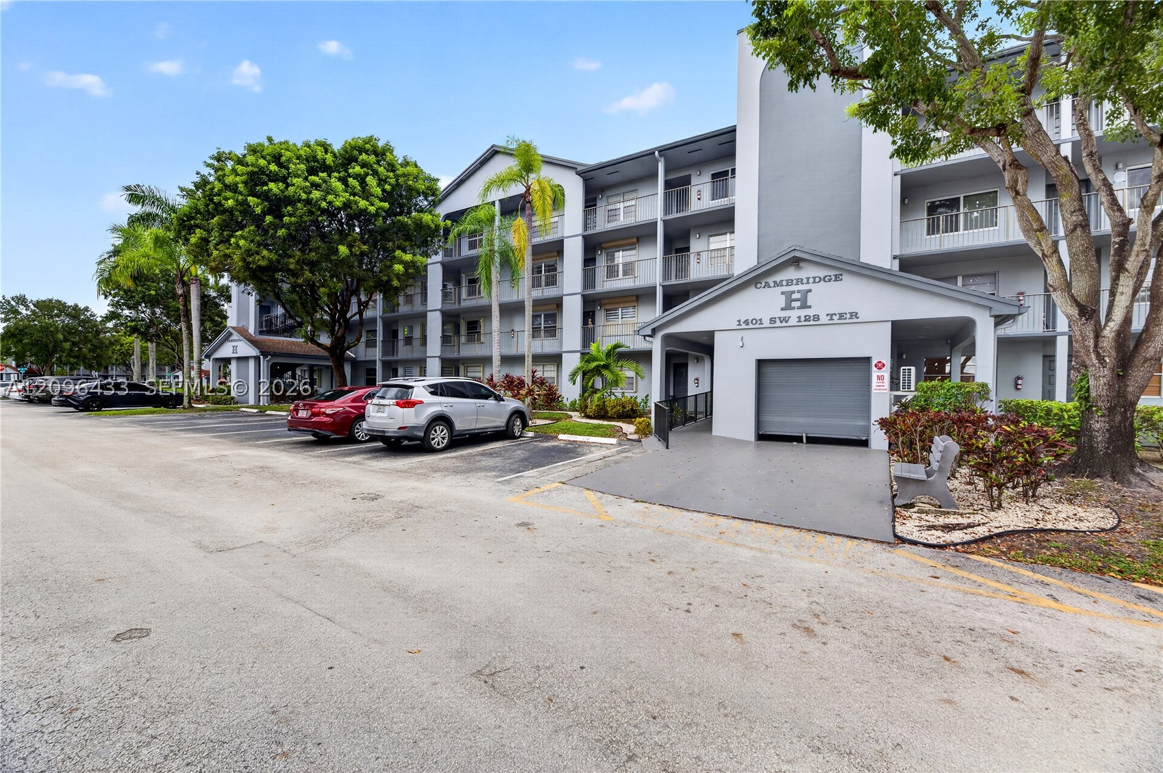 1401 SW 128th Ter 405H — photo