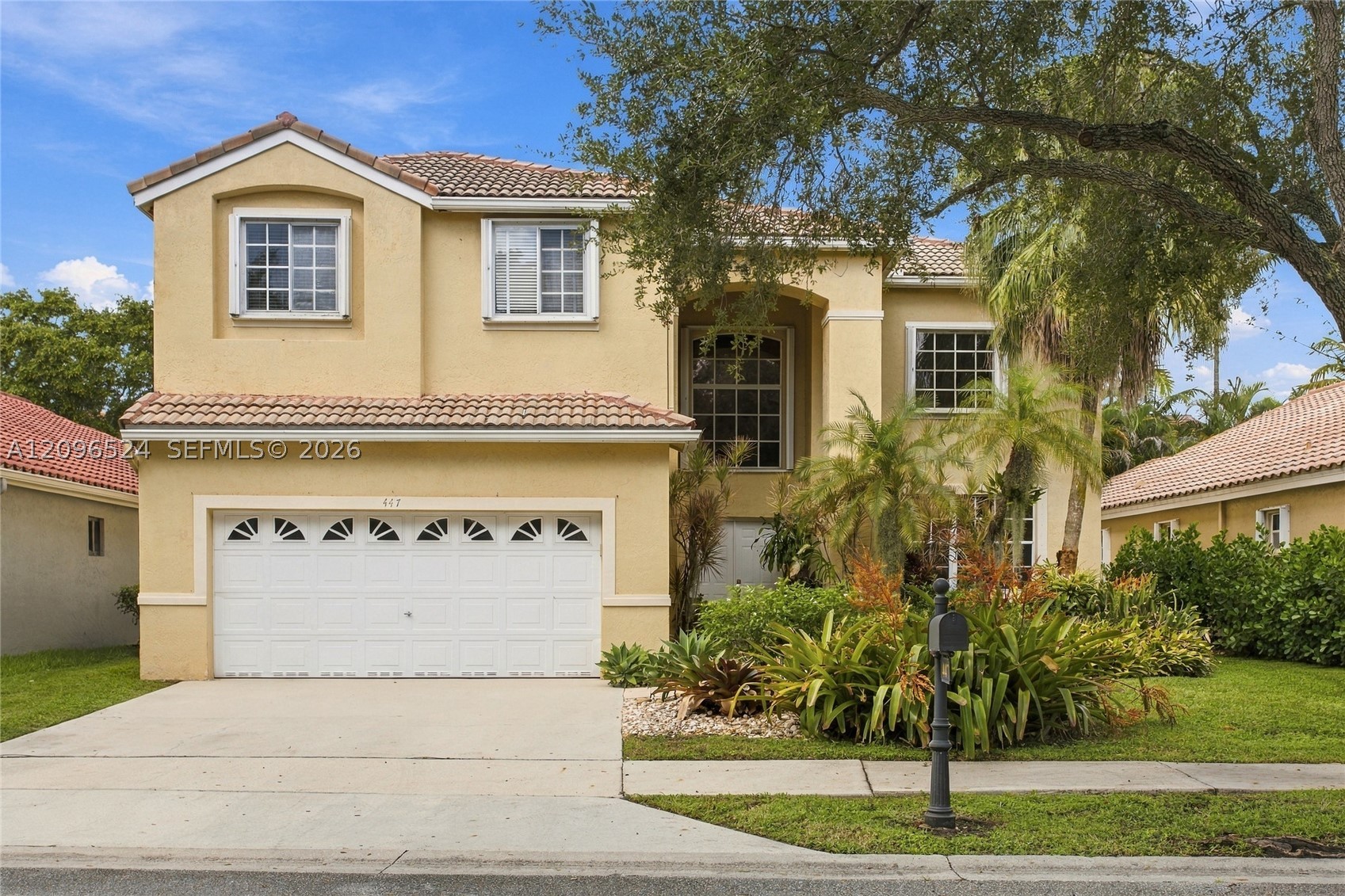 447 Cambridge Dr — photo