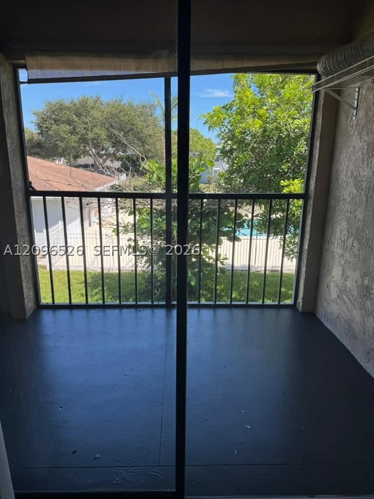 617 Ixoria Ave 16 — photo