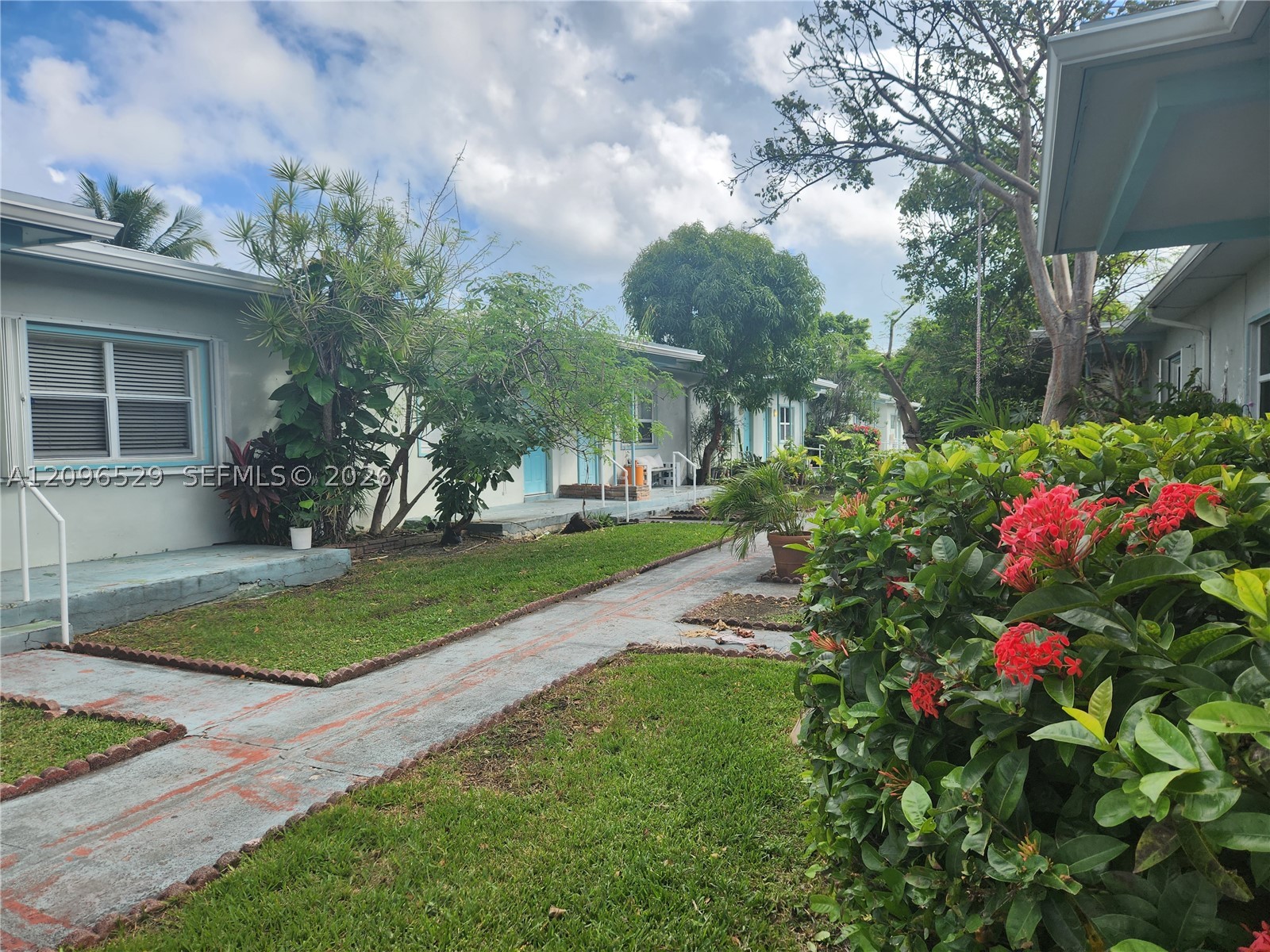 1239 Marseille Dr 4 — photo
