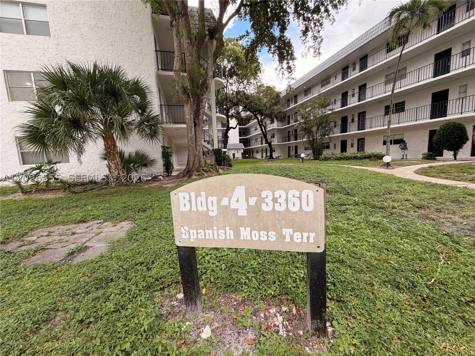 3360 Spanish Moss Ter 110 — photo