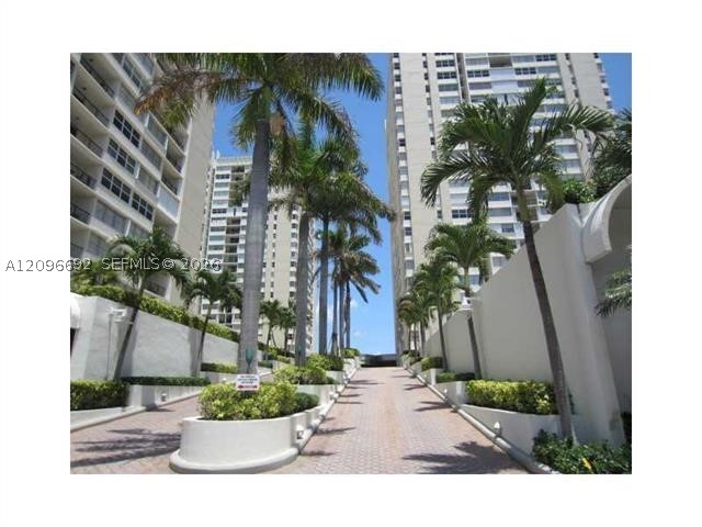 1880 S Ocean Dr 304 — photo