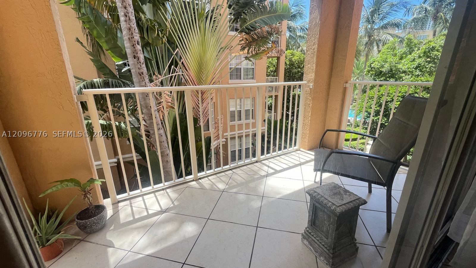 19801 E Country Club Dr 4302 — photo