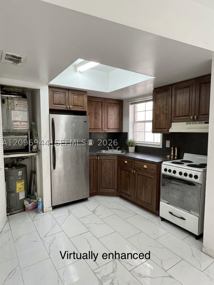 101 NE 41st St E87 — photo