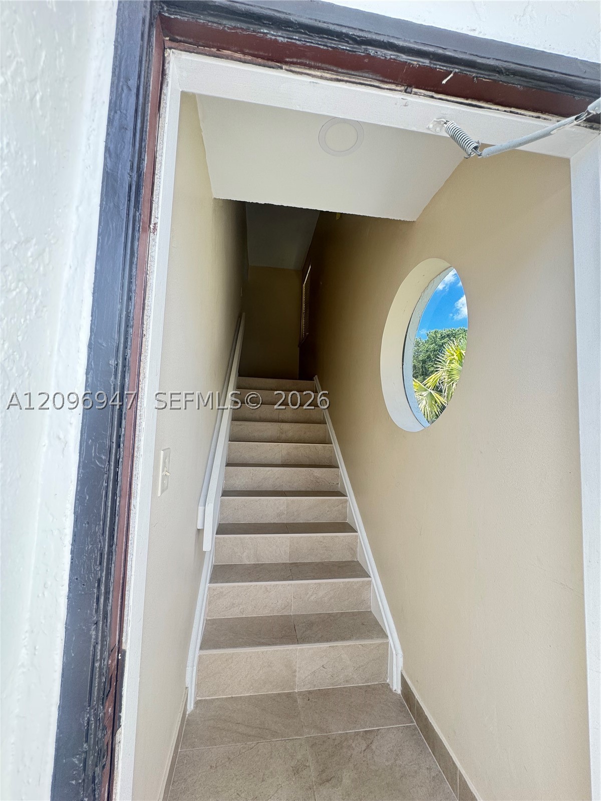11272 Taft St 11272 — photo