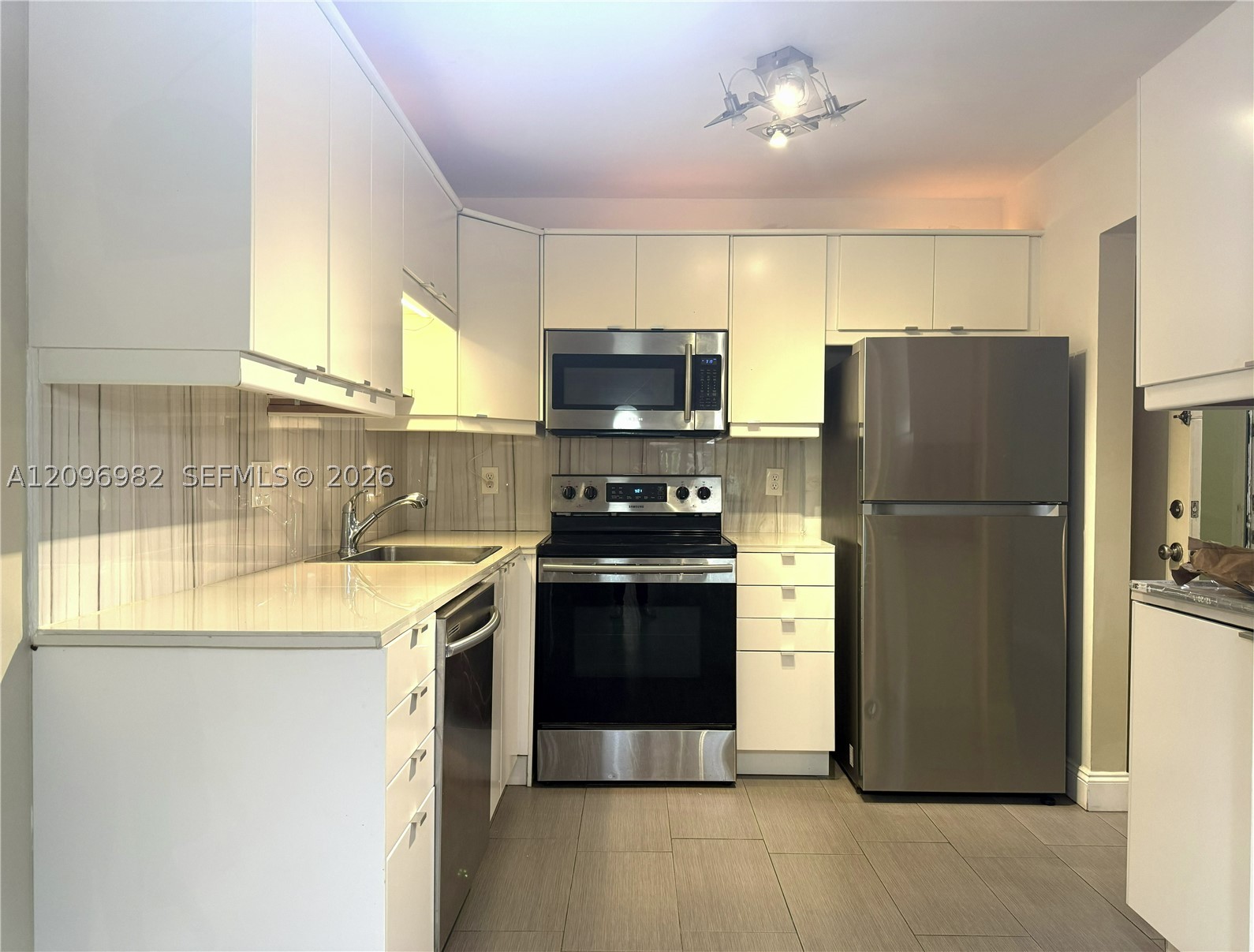 257 S Cypress Rd 416 — photo