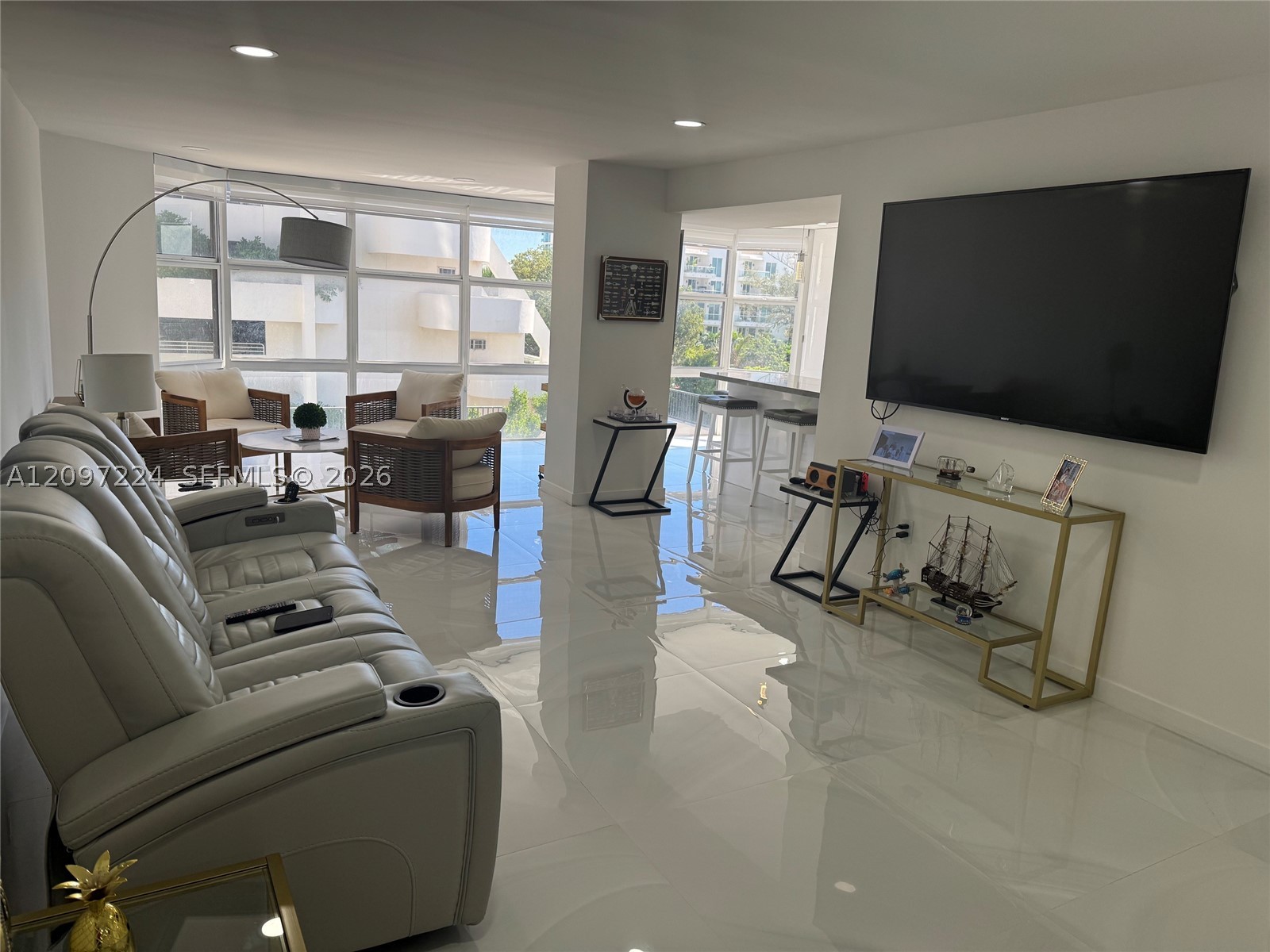 6423 Collins Ave 401 — photo