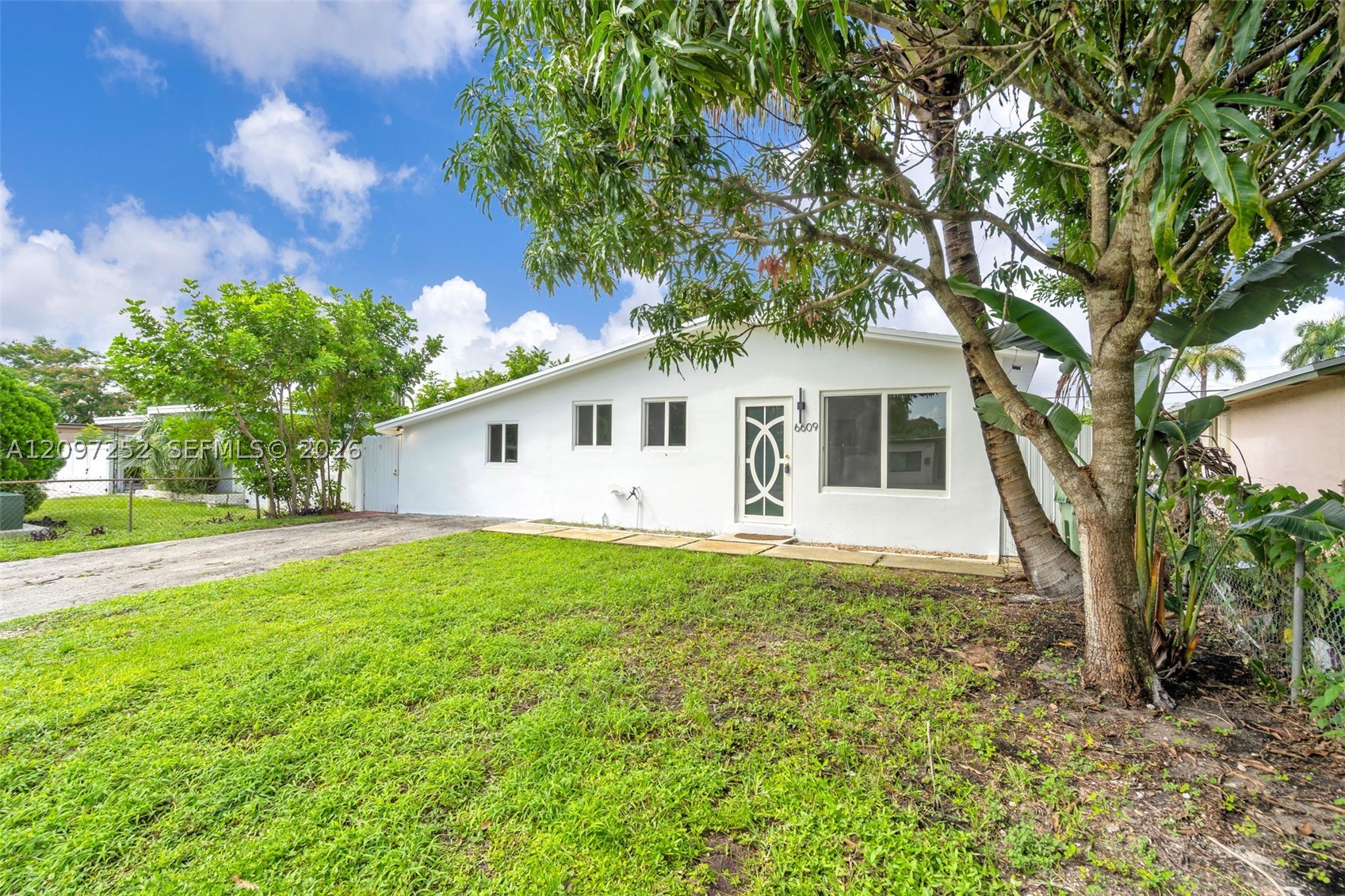 6609 SW 1st Ct — photo