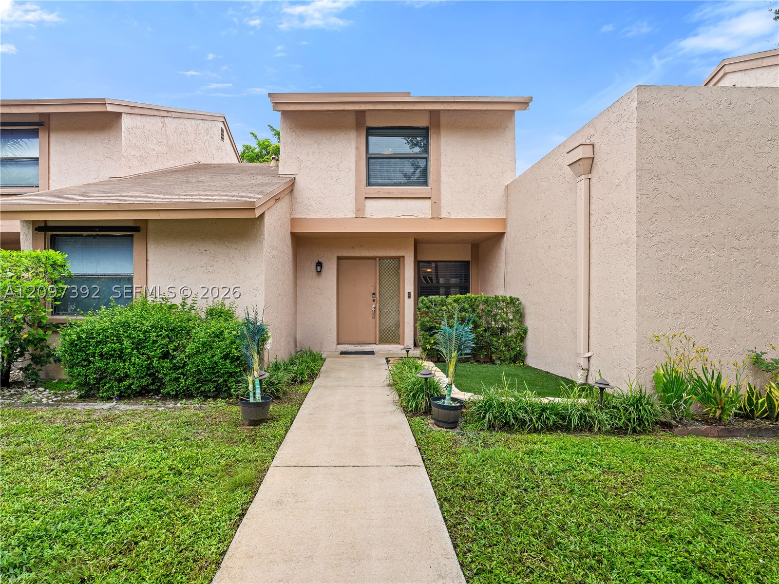 16 Chestnut Cir — photo