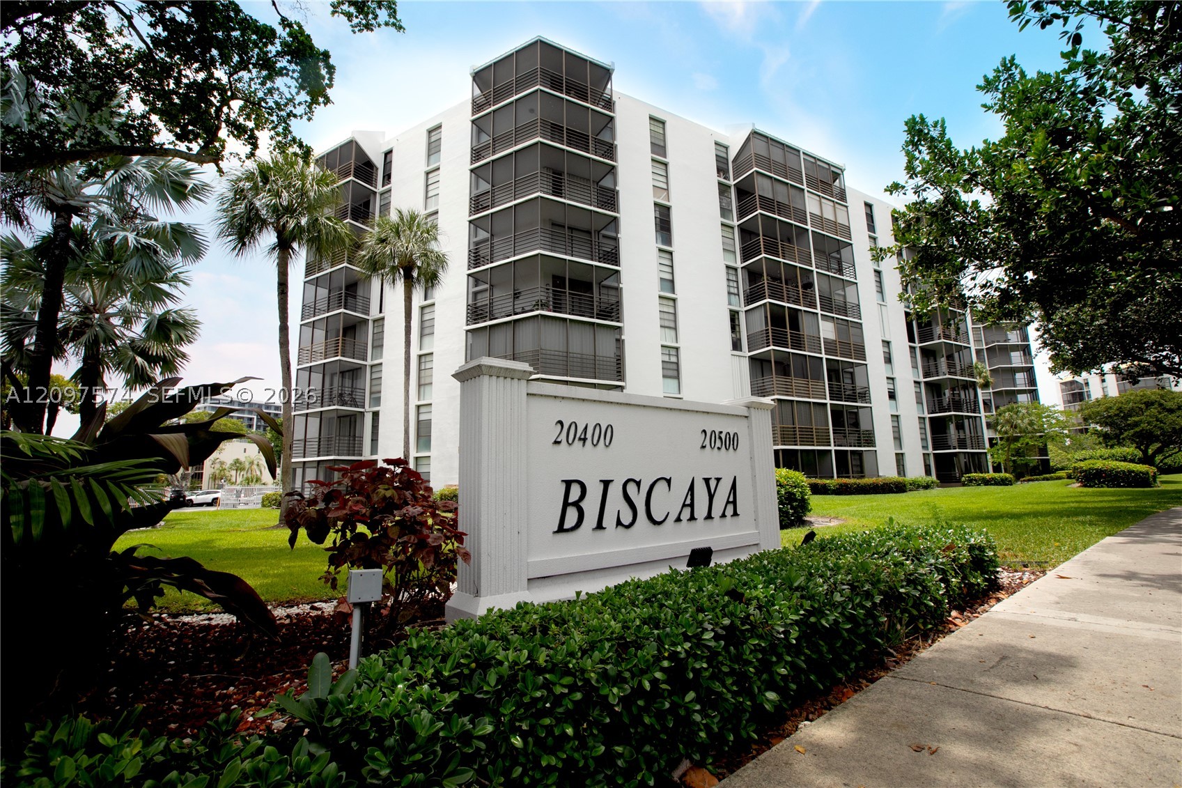 20500 W Country Club Dr 714 — photo