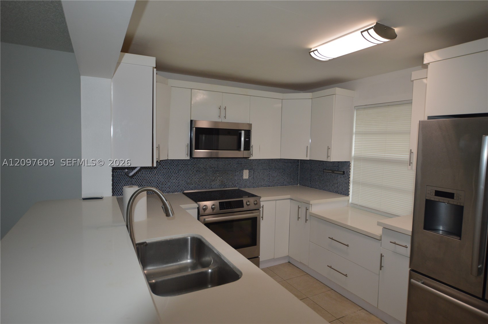 425 SE 11th Ter 403 — photo