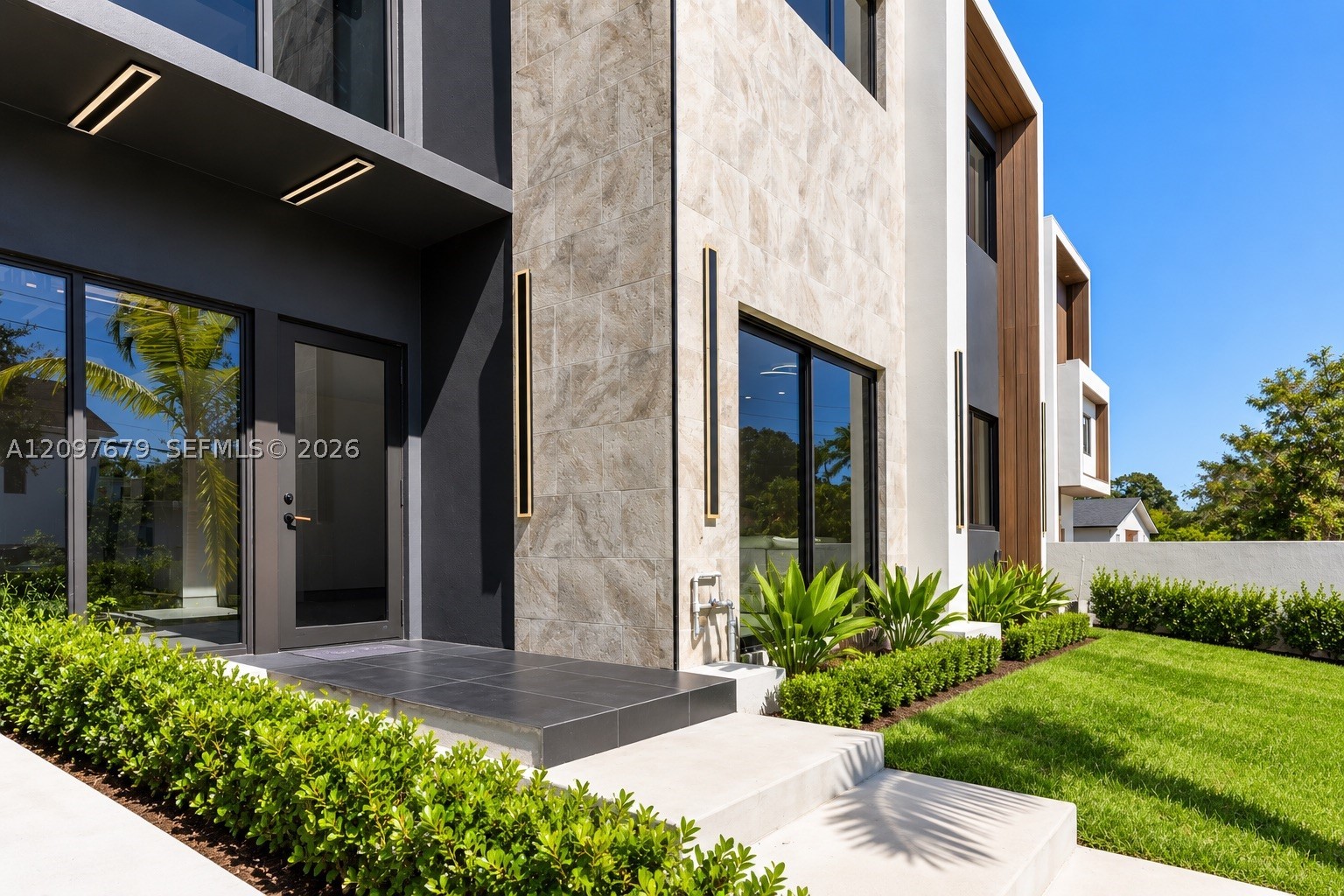 843 SW 14th Court — photo