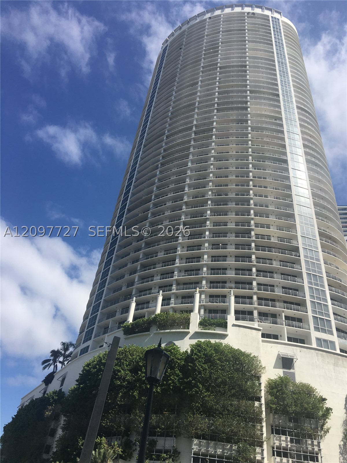 1750 N Bayshore Dr 2408 — photo