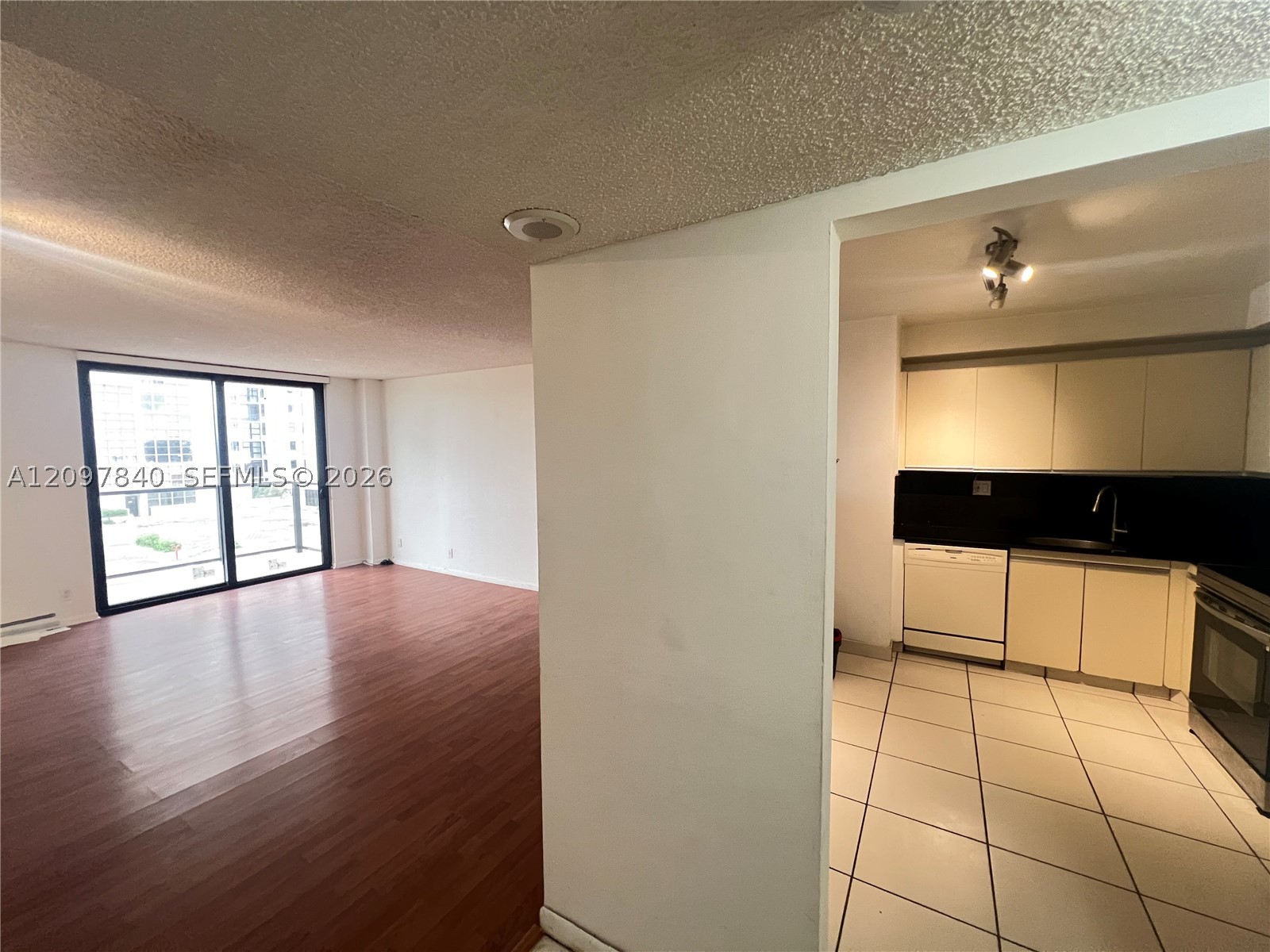 18151 NE 31st Ct 504 — photo
