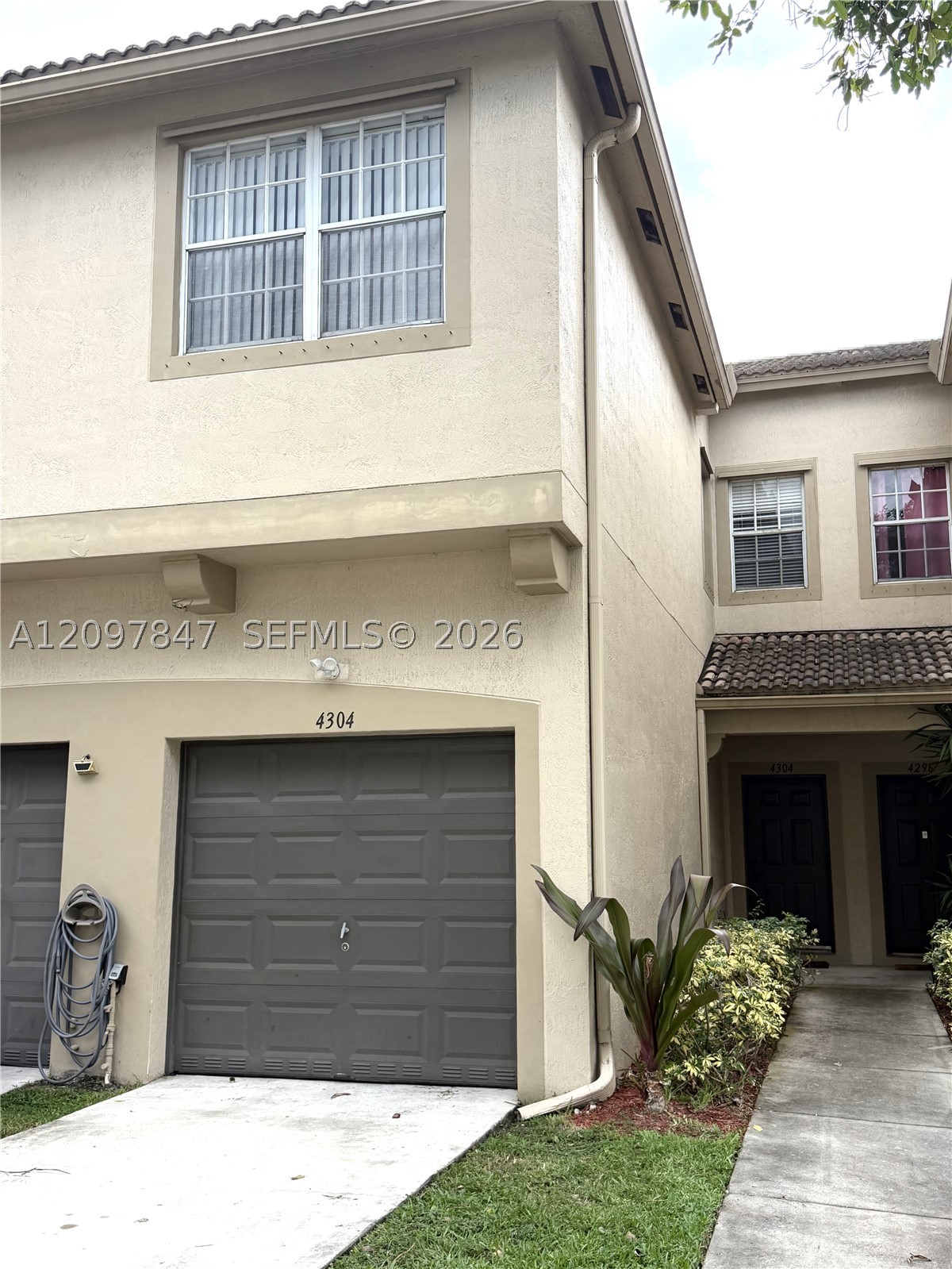 4304 SW 131st Ln 13102 — photo
