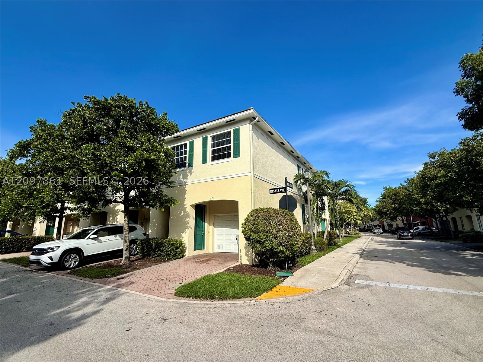 626 SW 3rd Ave — photo