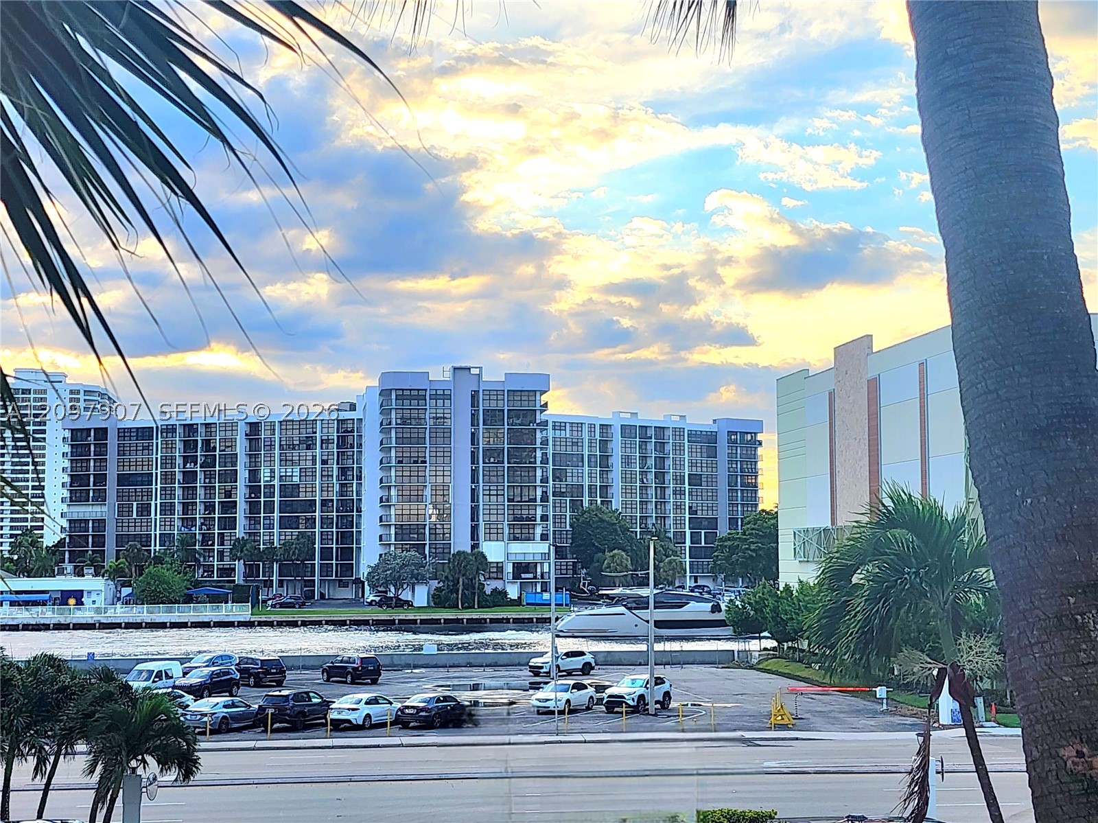 3505 S Ocean Dr 204 — photo