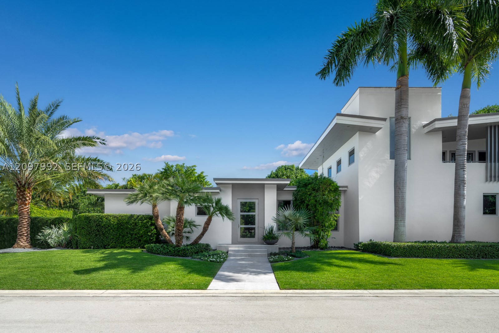 123 W Dilido Dr — photo