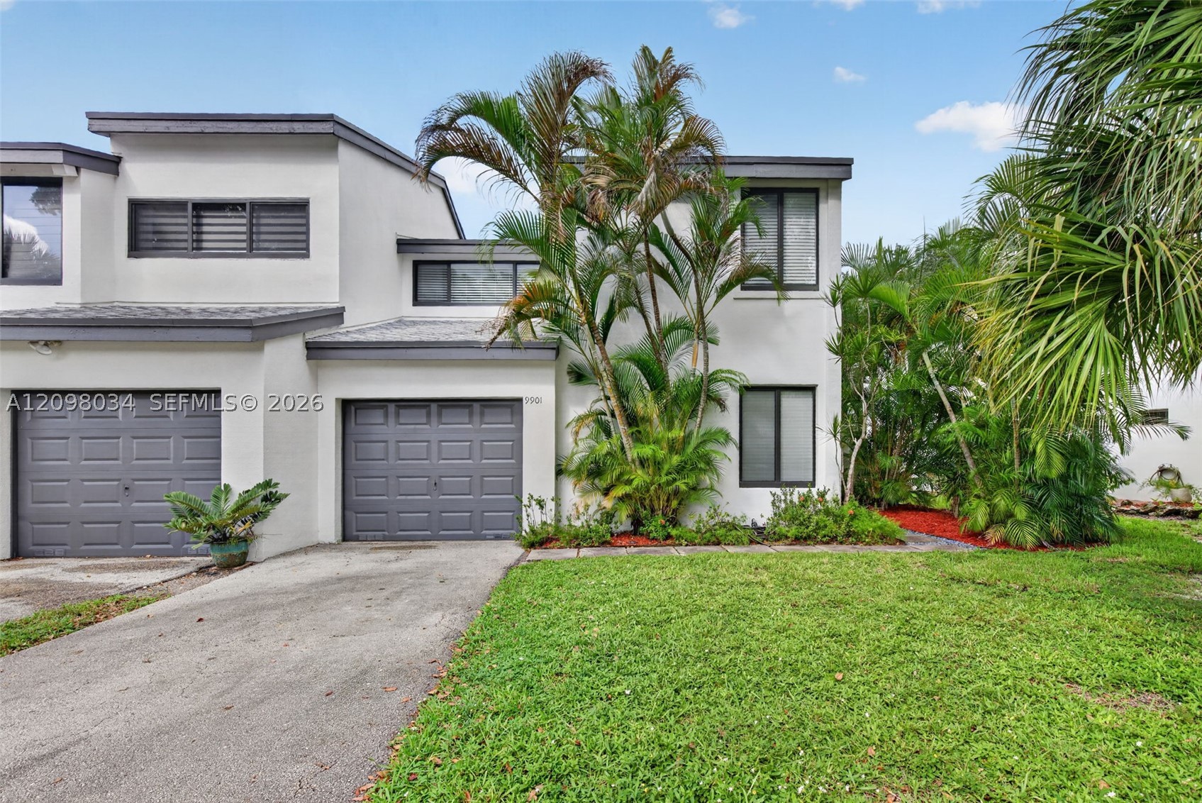 9901 Fairway Cove Ln — photo