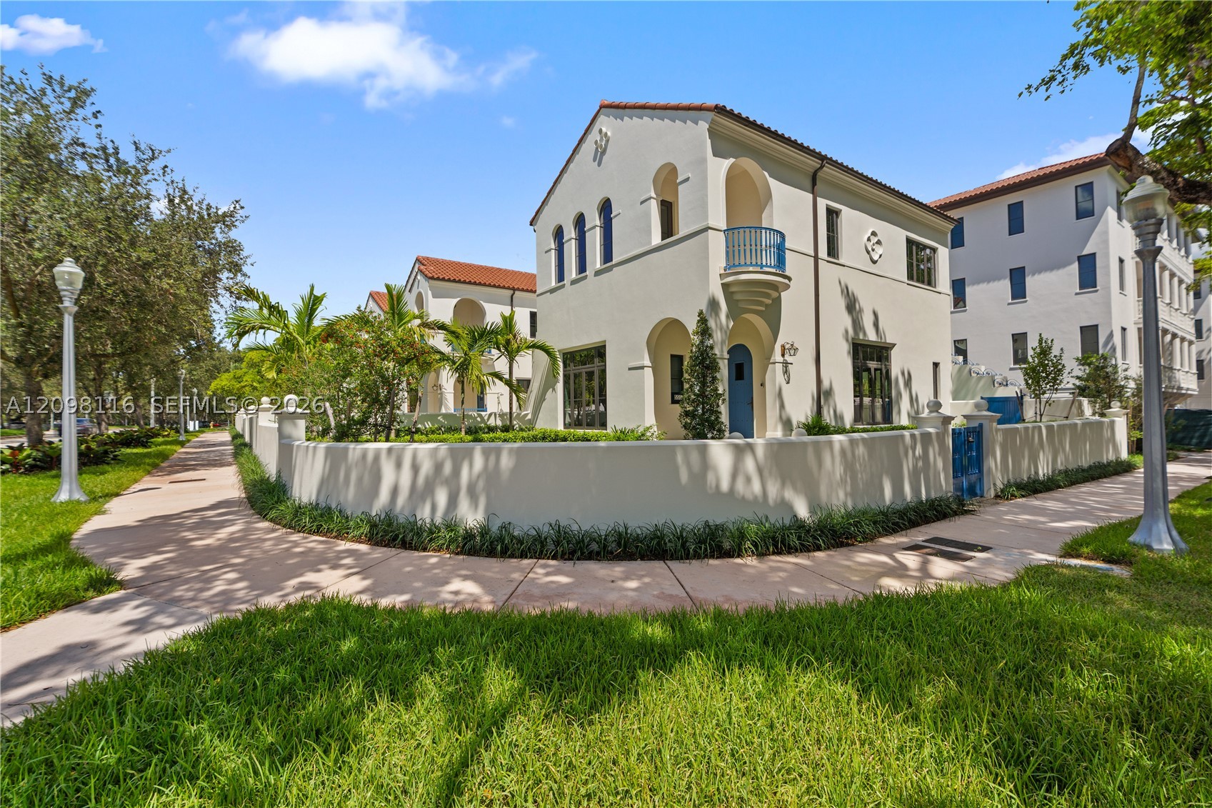 555 Santander Avenue V4 — photo