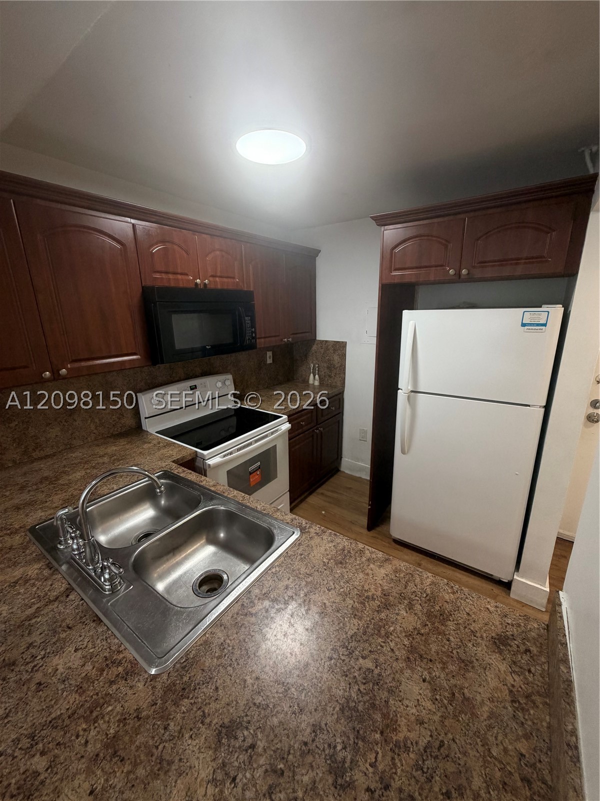 16465 NE 22nd Ave Unit 412 — photo