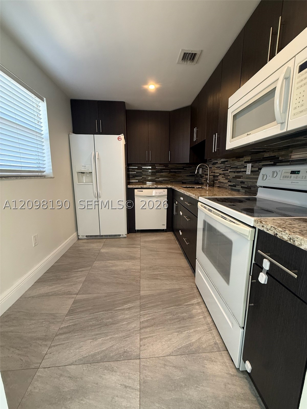 3948 NE 169th St 305 — photo