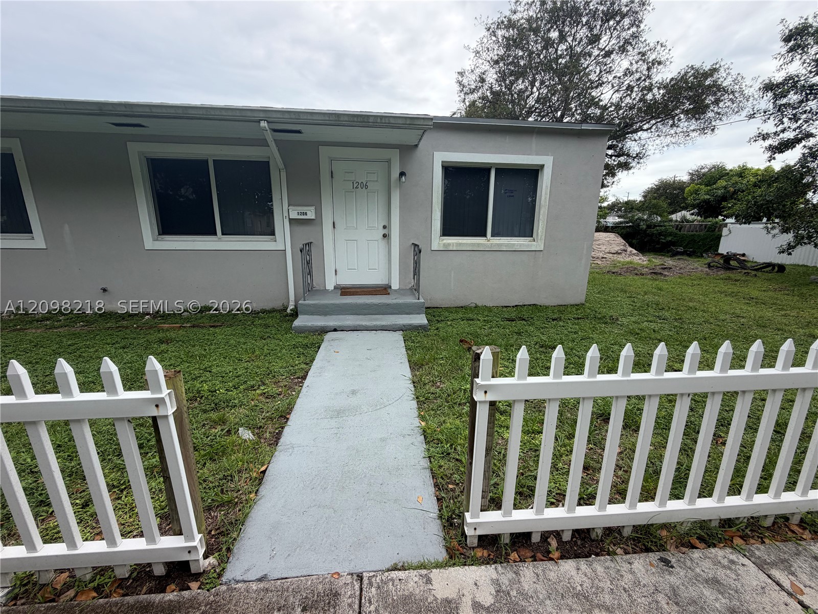 1204 N 24th Ave 1206 — photo