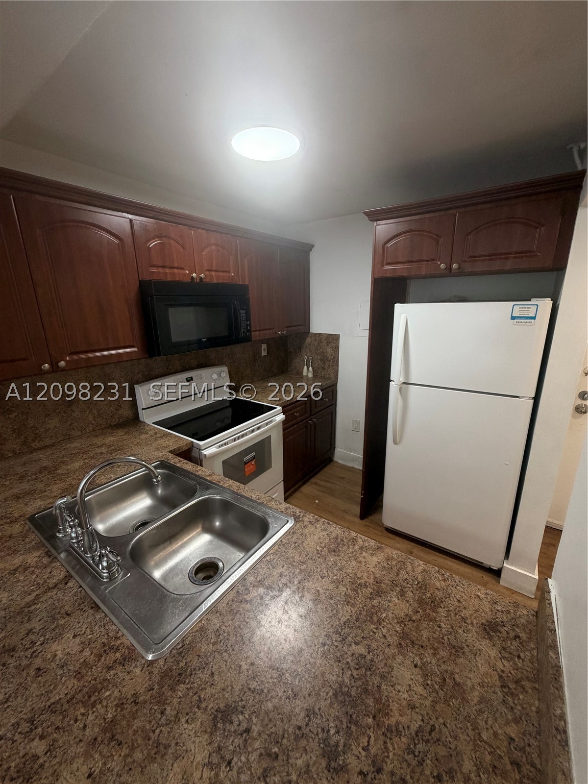 16465 NE 22nd Ave Unit 412 — photo