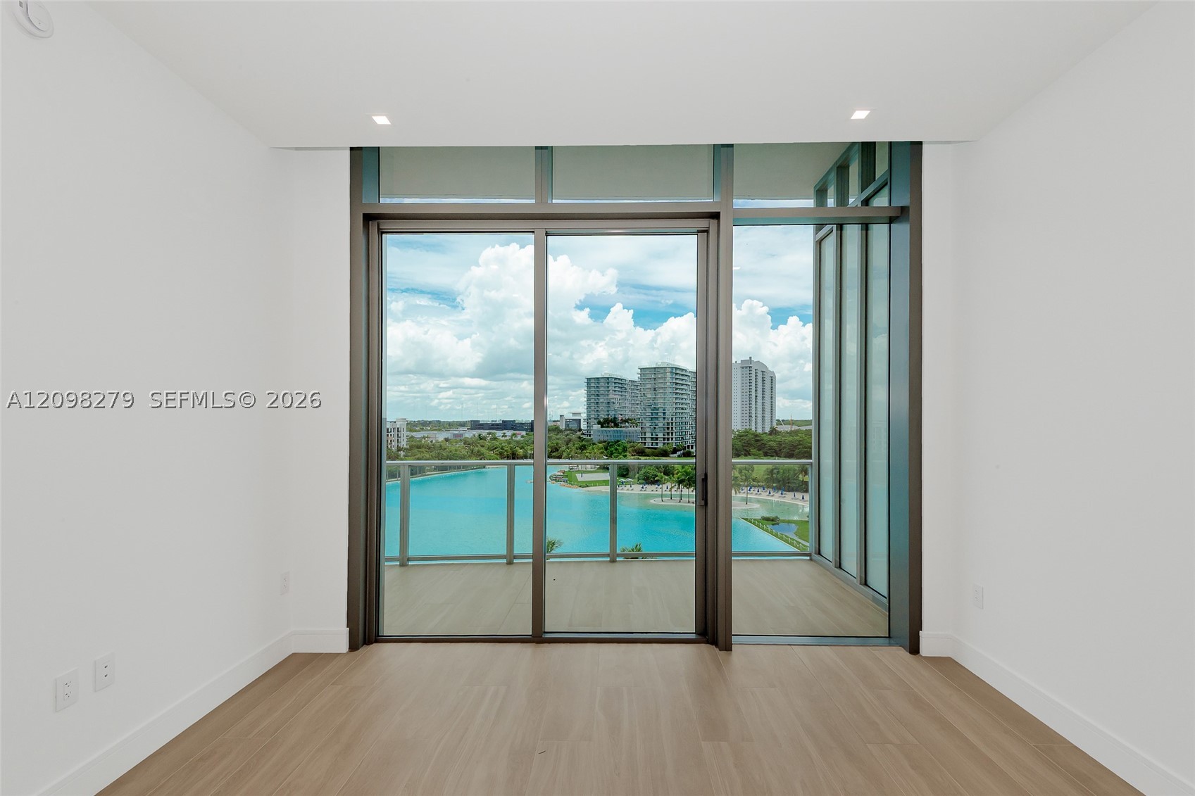 2411 Laguna Circle 610 — photo