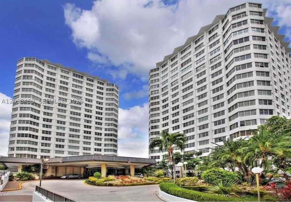 999 Brickell Bay Dr 1807 — photo