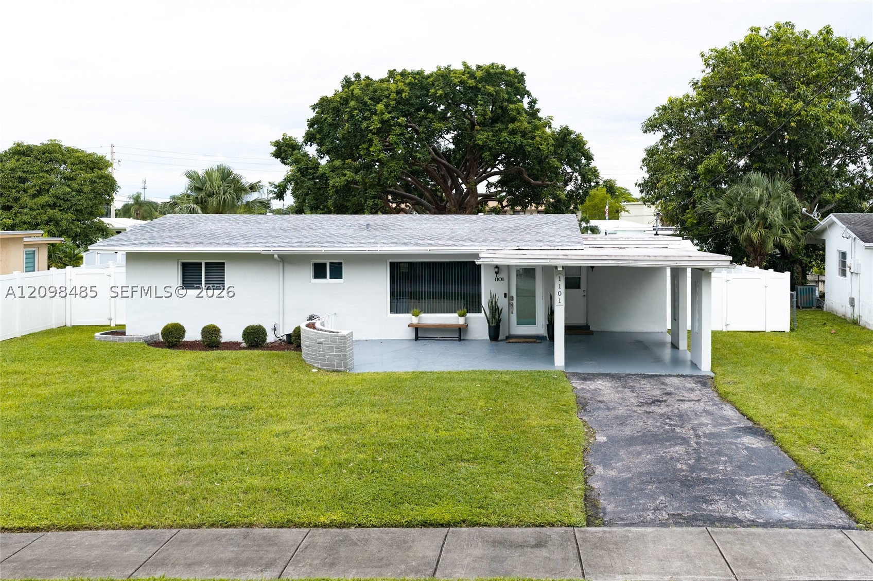 1101 E River Dr — photo