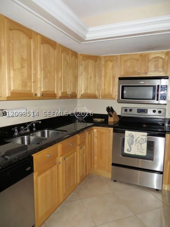 2400 S Ocean Dr 2212 — photo