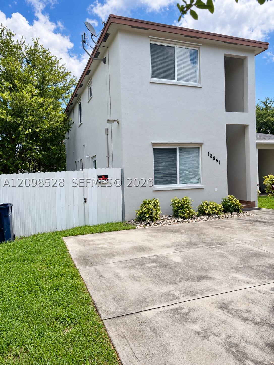 18951 SW 113th Pl — photo