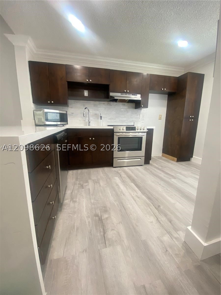 8107 SW 21st Ct 8107 — photo