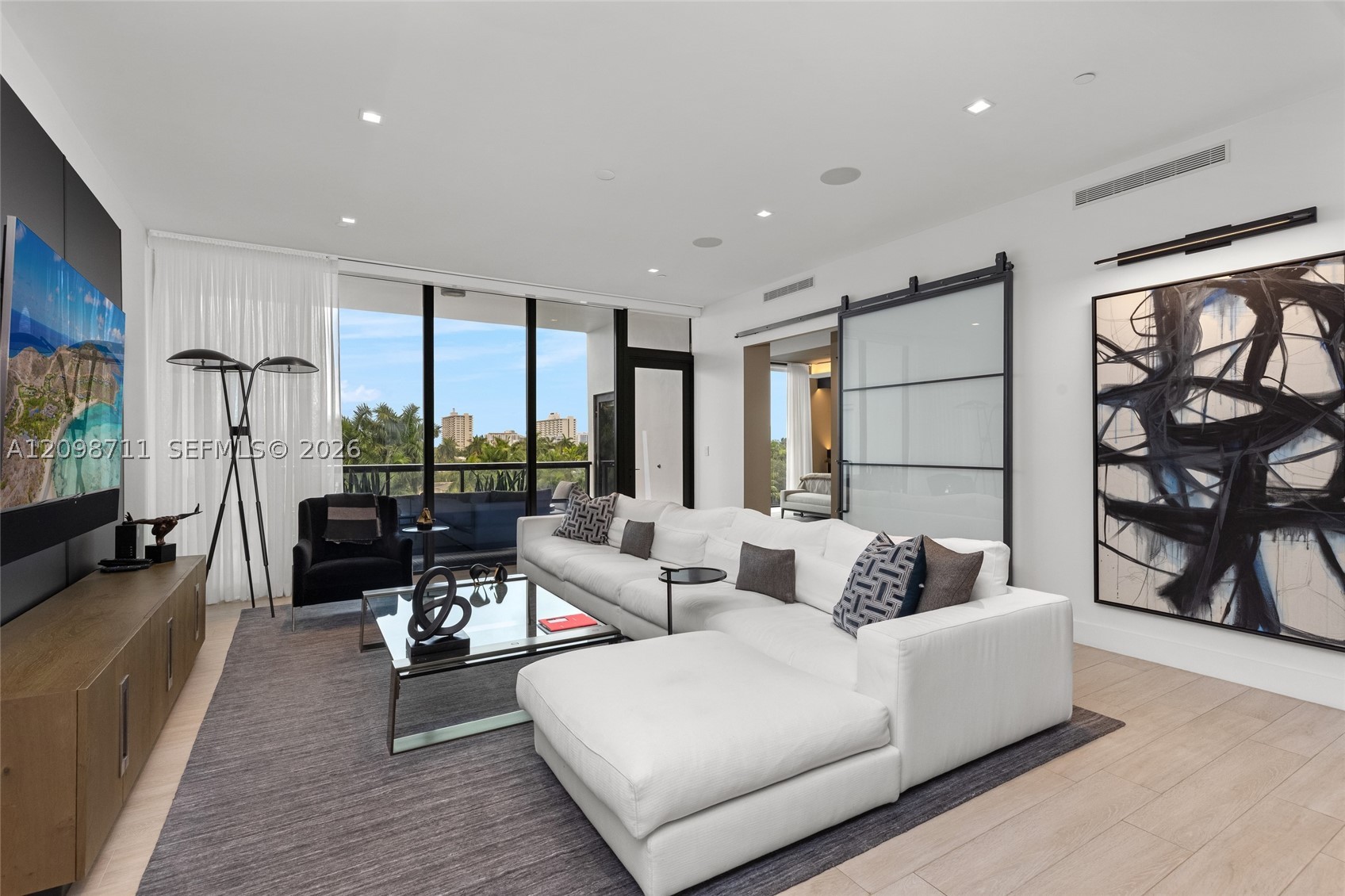 30 Isle Of Venice Dr Ph3 — photo