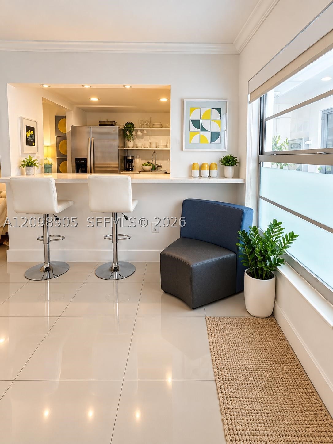 240 Collins Ave 2C — photo