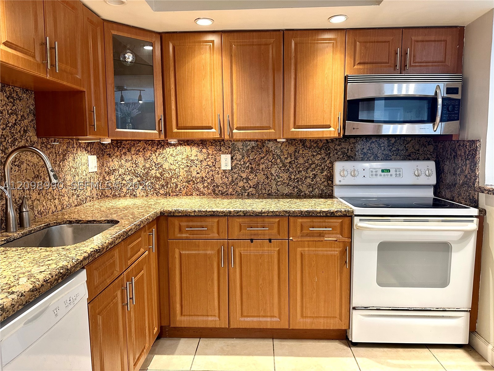 2101 Atlantic Shores Blvd 408 — photo