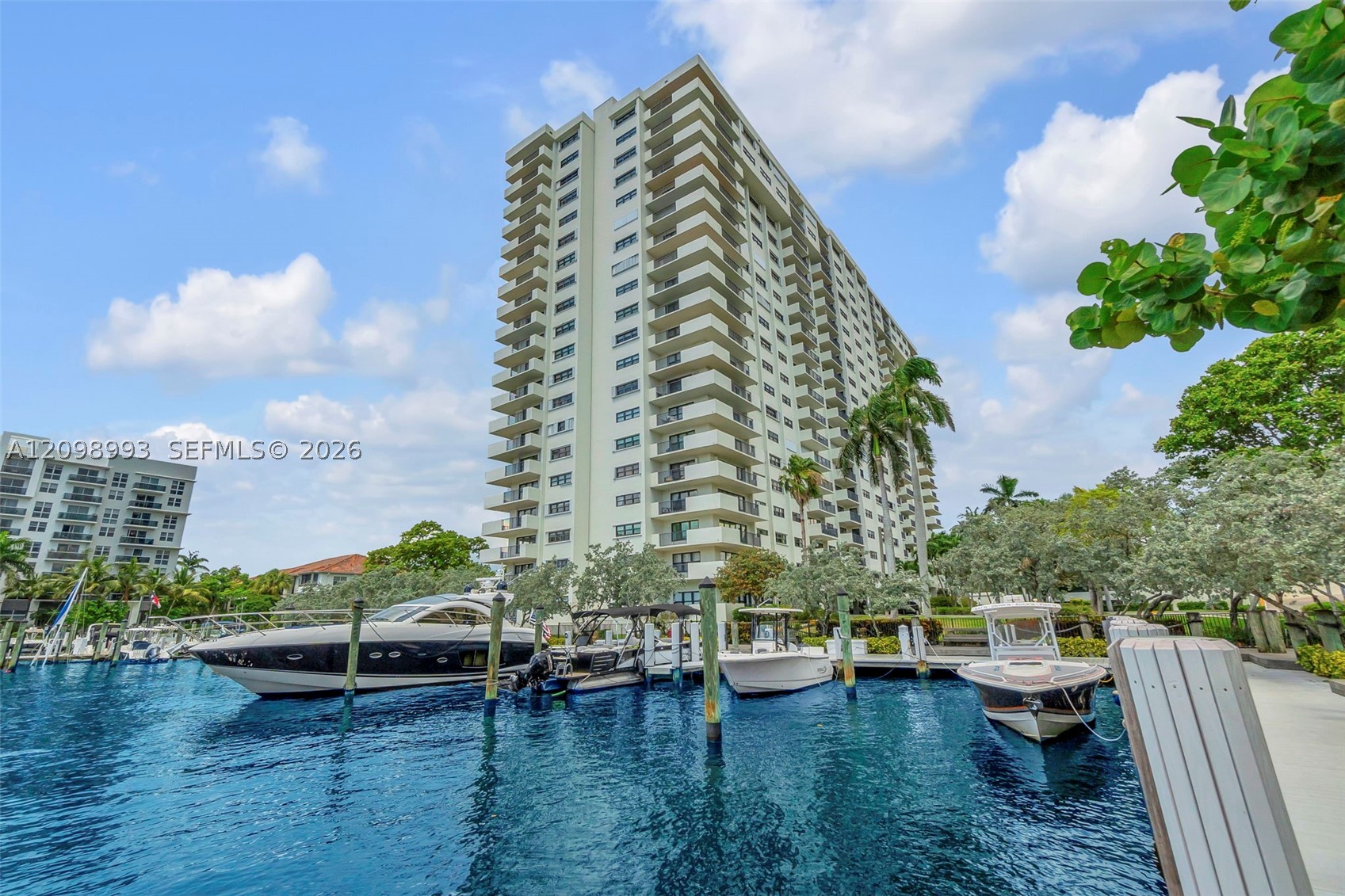 3200 Port Royale Dr N Unit 806 — photo