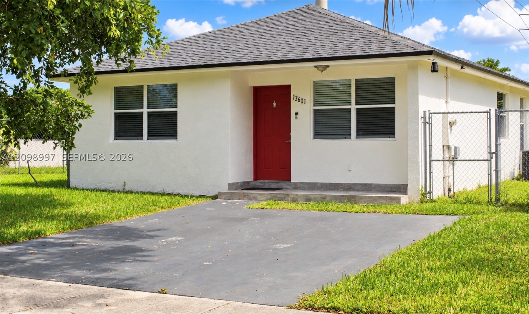 13601 Harrison St — photo