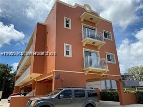 1638 SW 3rd St 302 — photo