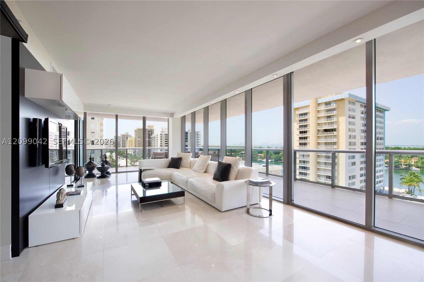 5875 Collins Ave 1008 — photo